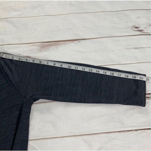 Reflex Long Sleeve with Dark Gray Back Cutout Top Size Medium - Picture 9 of 9